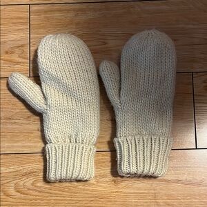 Cozy Cream Knit Mittens
